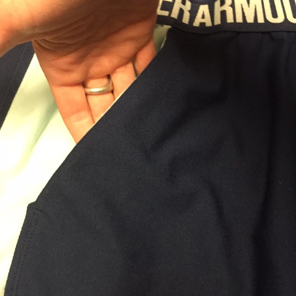 Under armour shorts with pockets - Picture 2 of 4